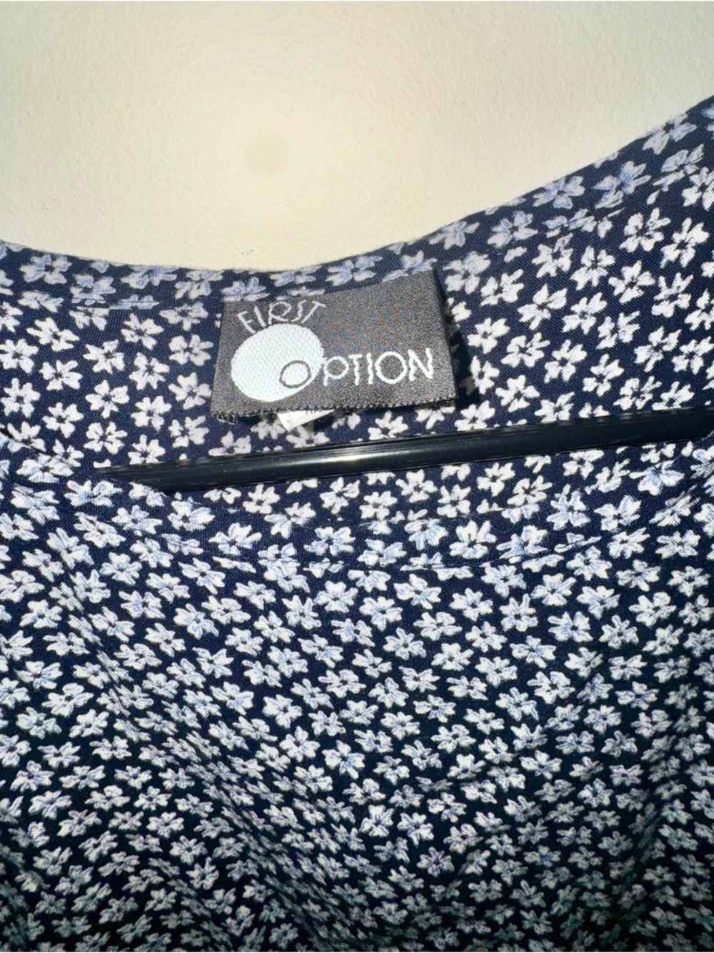 Vintage First Option Made in USA 🇺🇸 Navy & White Floral Rayon Blouse - Picture 4 of 8